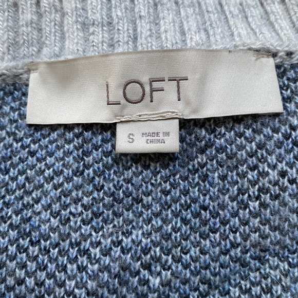 🎉HP🎉 Loft Crewneck Leopard Sweater 💗 Gray & Blue - Picture 11 of 12